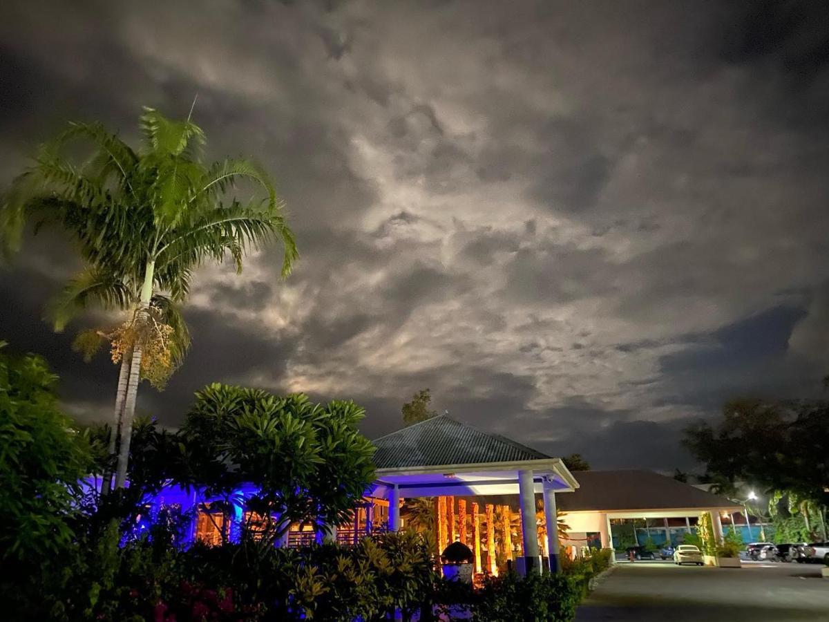 Heritage Park Hotel Honiara Exterior photo